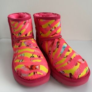 Ugg boot girl size 6 (new)